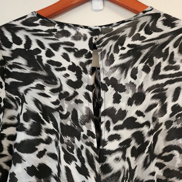 Rampage Animal Print Blouse Women M Double Wrap Top Tab Sleeve Classic Chic - Picture 14 of 16
